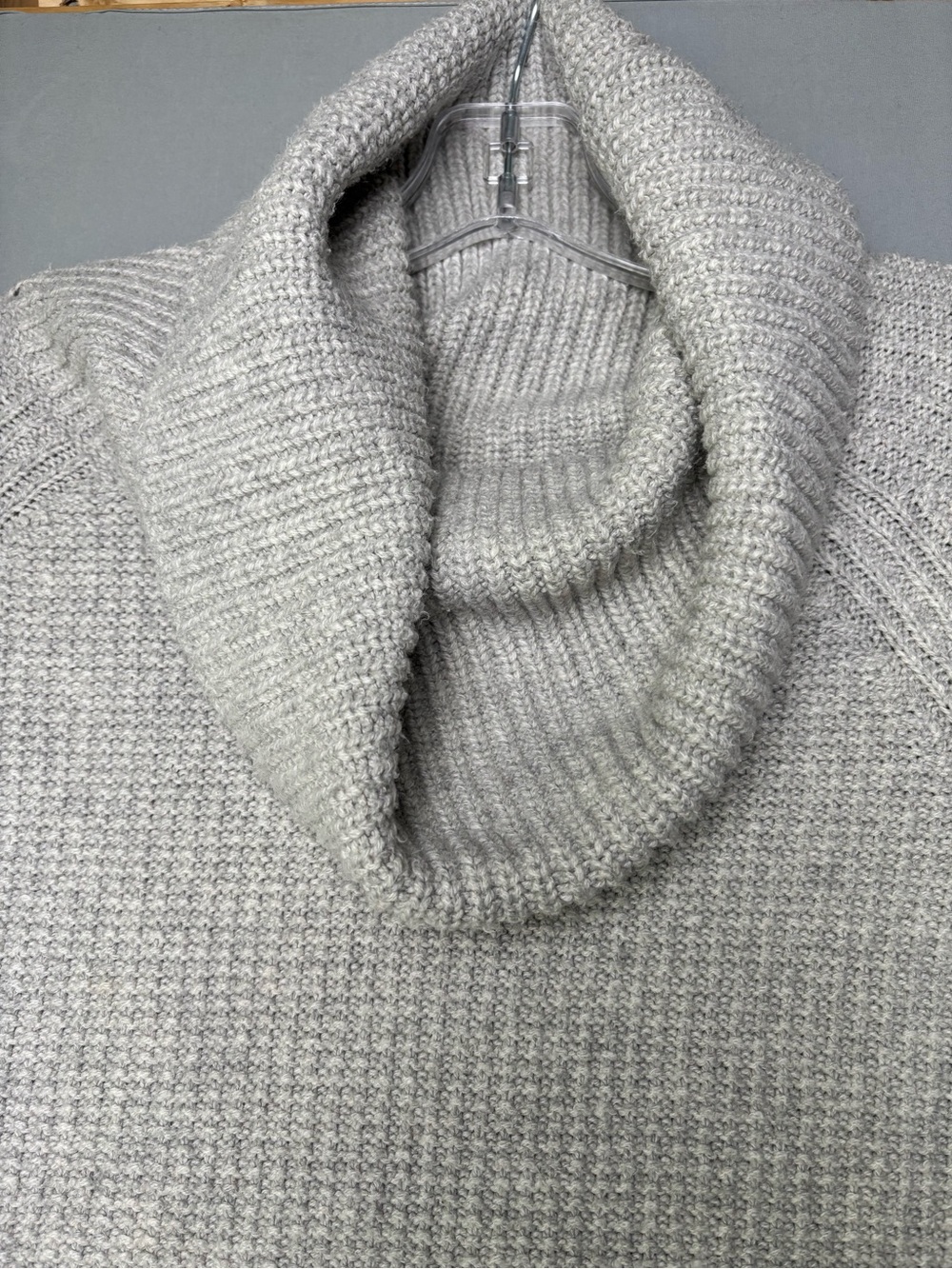 Market & Spruce Gray Chunky Knit Cowl Neck Sweater Cozy Oversized Thumbhole M - Picture 9 of 11